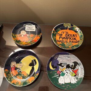 PEANUTS CHARLIE BROWN 2025 THE GREAT PUMPKIN HALLOWEEN 6" APPETIZER PLATES